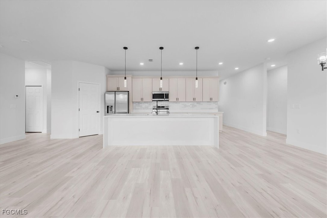 4 Bed SingleFamilyResidence for Sale in Sun N Lakes, photo 8