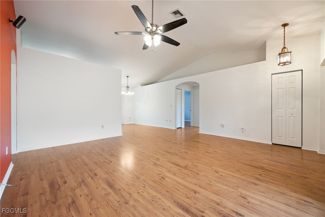 3 Bed SingleFamilyResidence for Sale in Horseshoe Acres, photo 8
