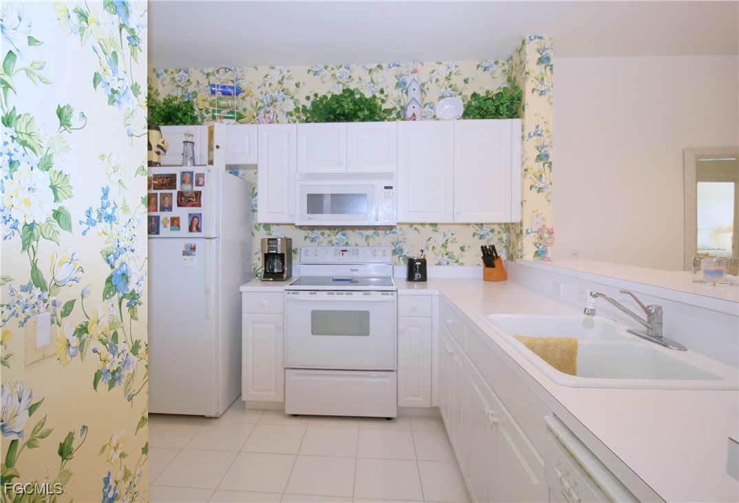 2 Bed Condominium for Sale in Fairway Villas, FL, $190,000 — photo 8