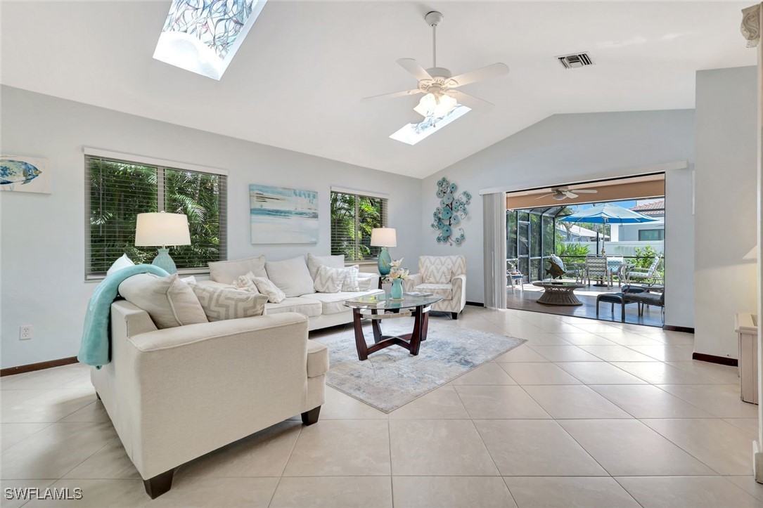 3 Bed SingleFamilyResidence for Sale in Naples, photo 8