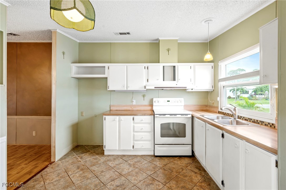 2 Bed ManufacturedHome for Sale in Fort Myers, FL, $99,000 — photo 8