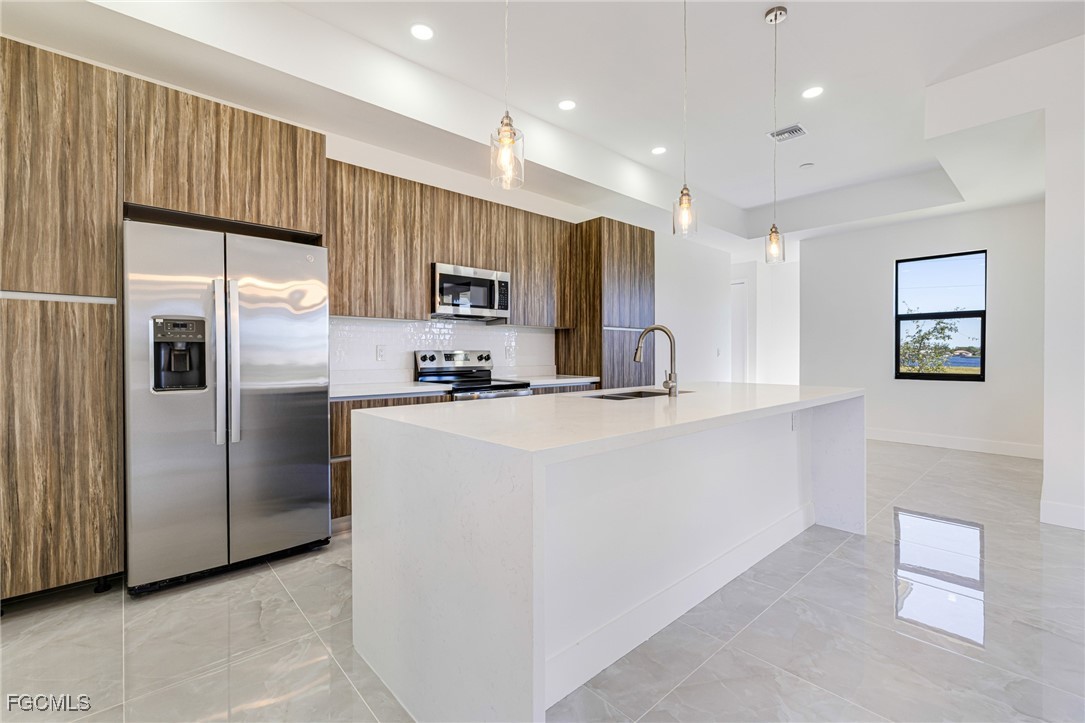 4 Bed SingleFamilyResidence for Sale in Cape Coral, photo 8