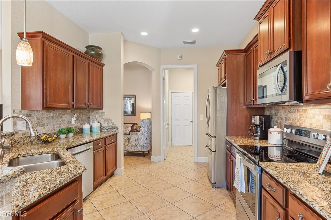 2 Bed SingleFamilyResidence for Sale in Somerset, FL — photo 8