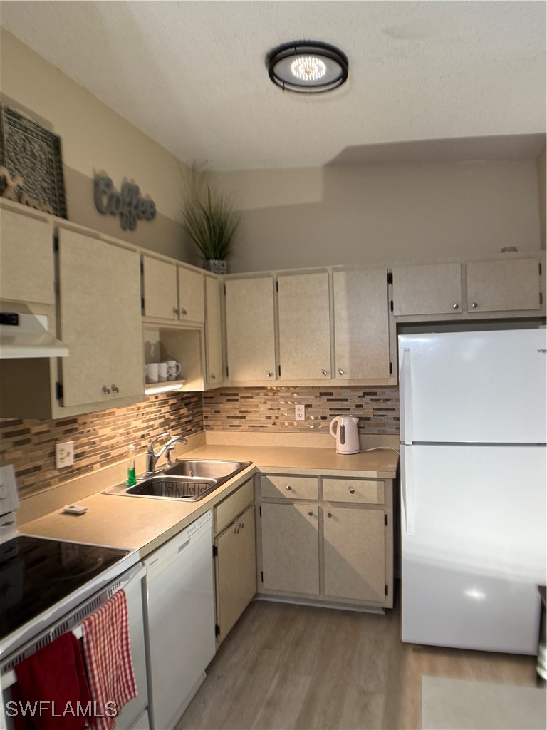 3 Bed Condominium for Sale in Royal Woods, FL, $137,000 — photo 8