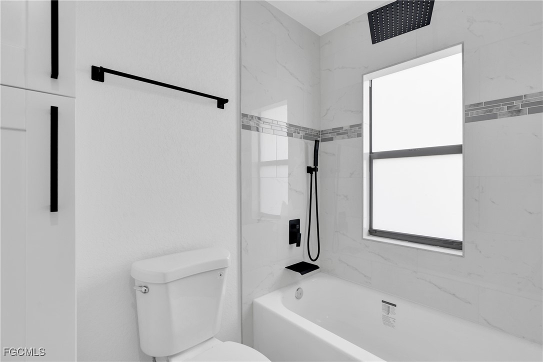3 Bed SingleFamilyResidence for Sale in Lehigh Acres, photo 8