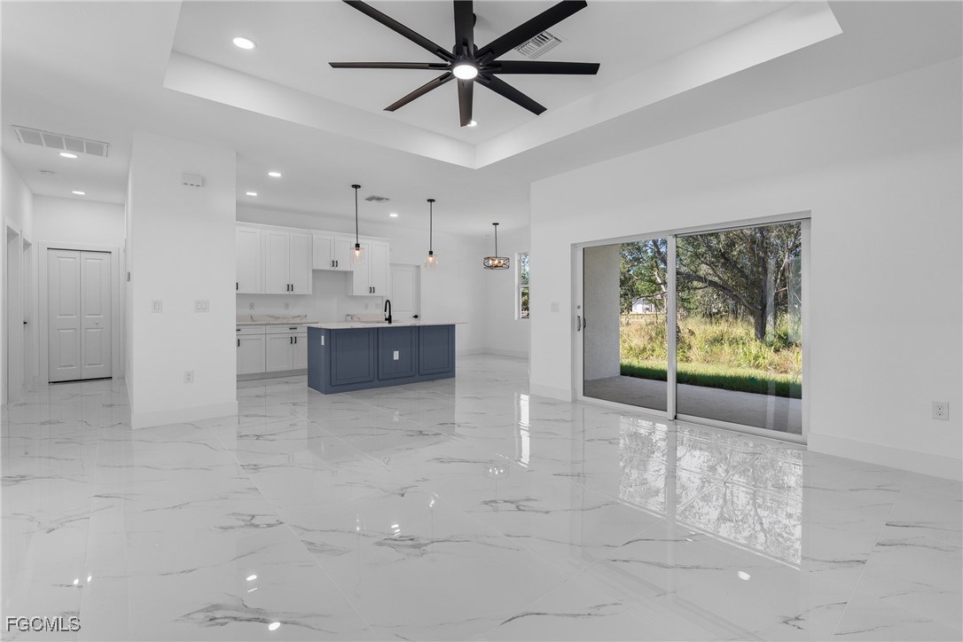 4 Bed SingleFamilyResidence for Sale in Lehigh Acres, photo 8