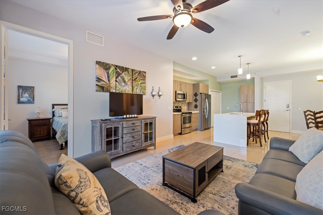 2 Bed Condominium for Sale in Royal Pointe, photo 8