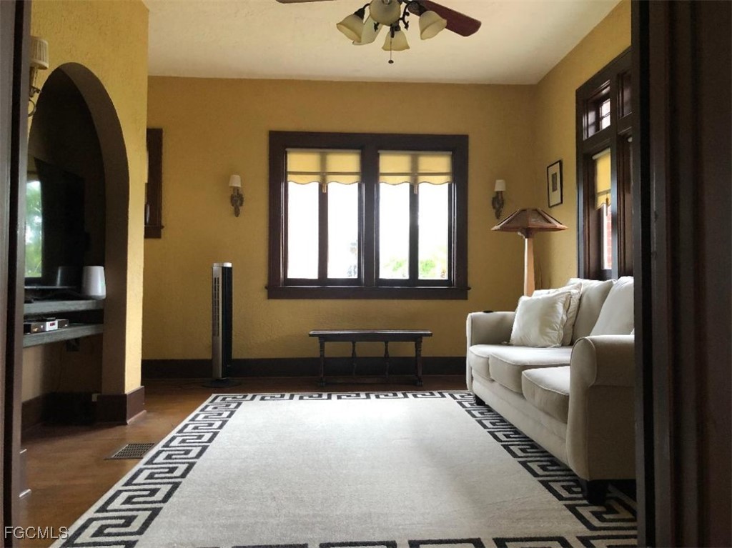 3 Bed SingleFamilyResidence for Sale in Riverside, FL — photo 8