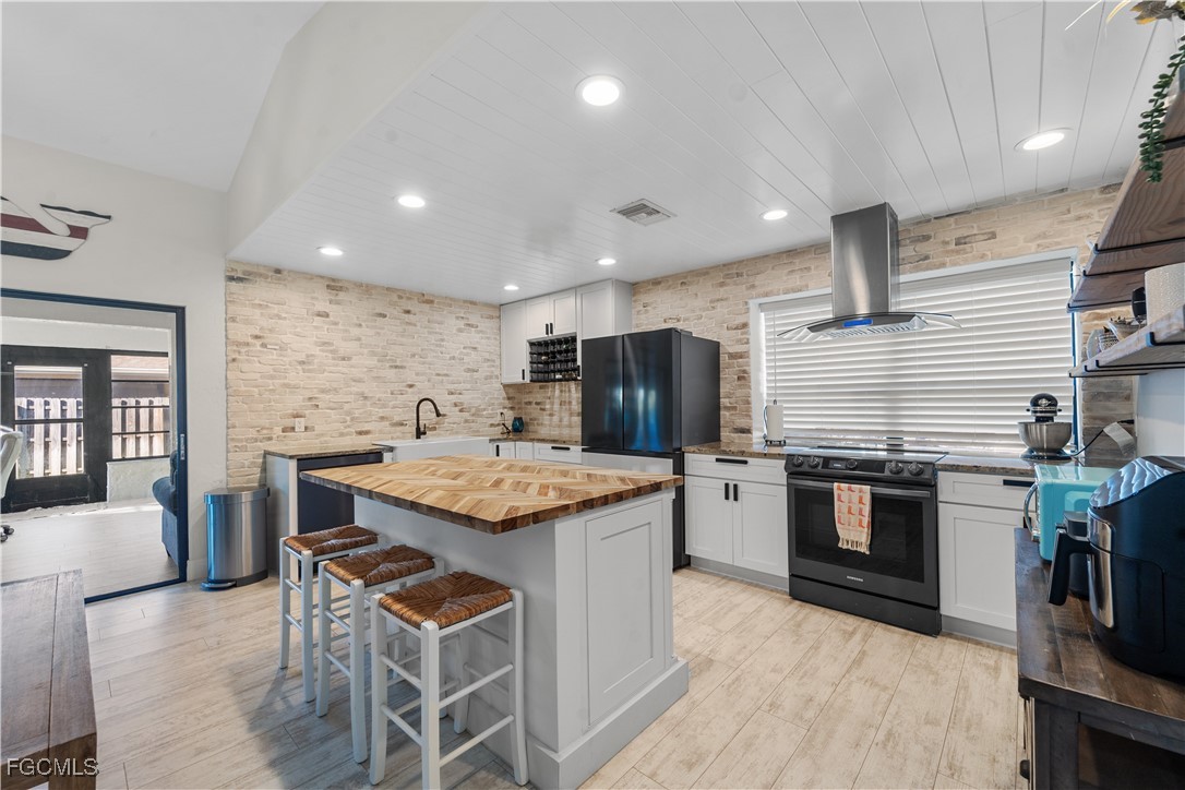 2 Bed SingleFamilyResidence for Sale in South Pointe, FL — photo 8