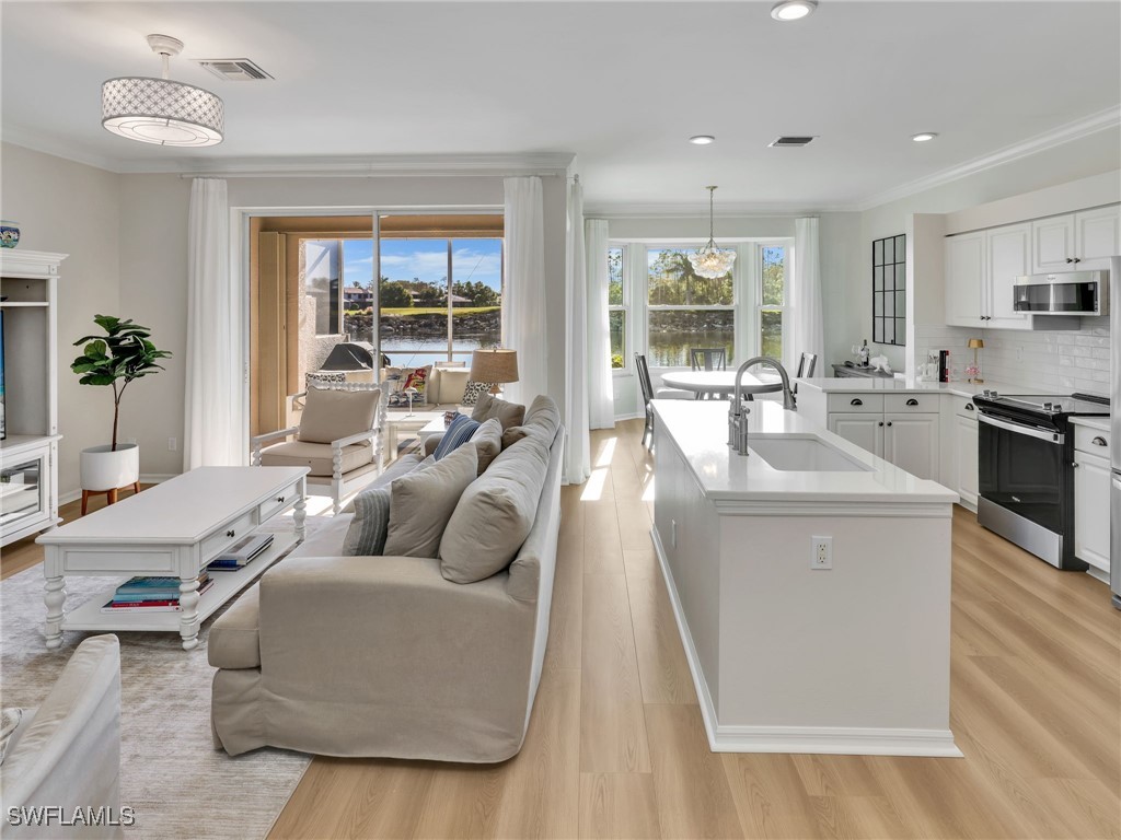 2 Bed Waterfront Home for Sale in Stoneybrook, FL — photo 8
