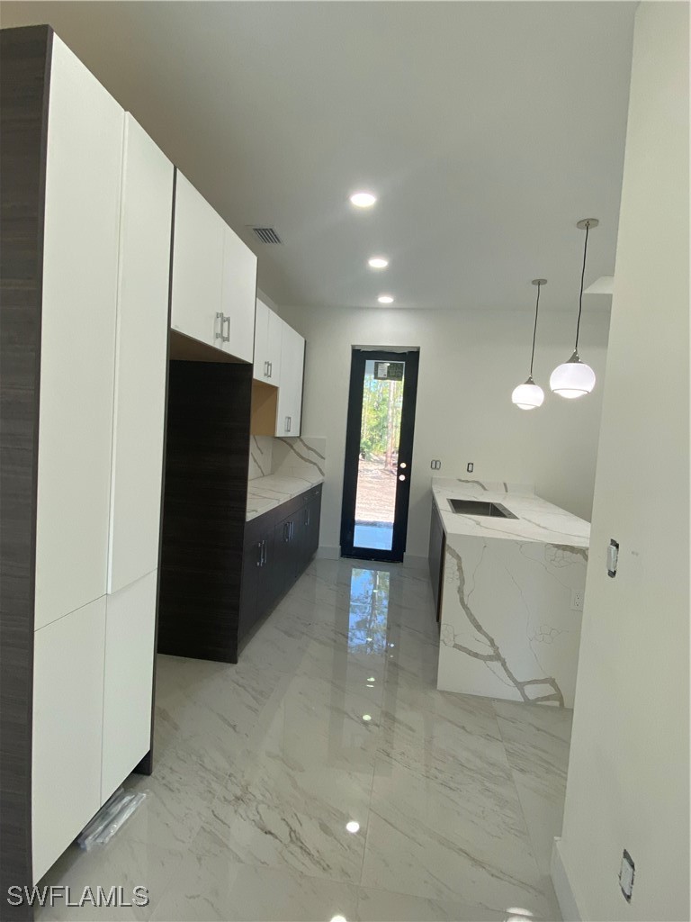 5 Bed SingleFamilyResidence for Sale in Naples, FL, $640,000 — photo 8
