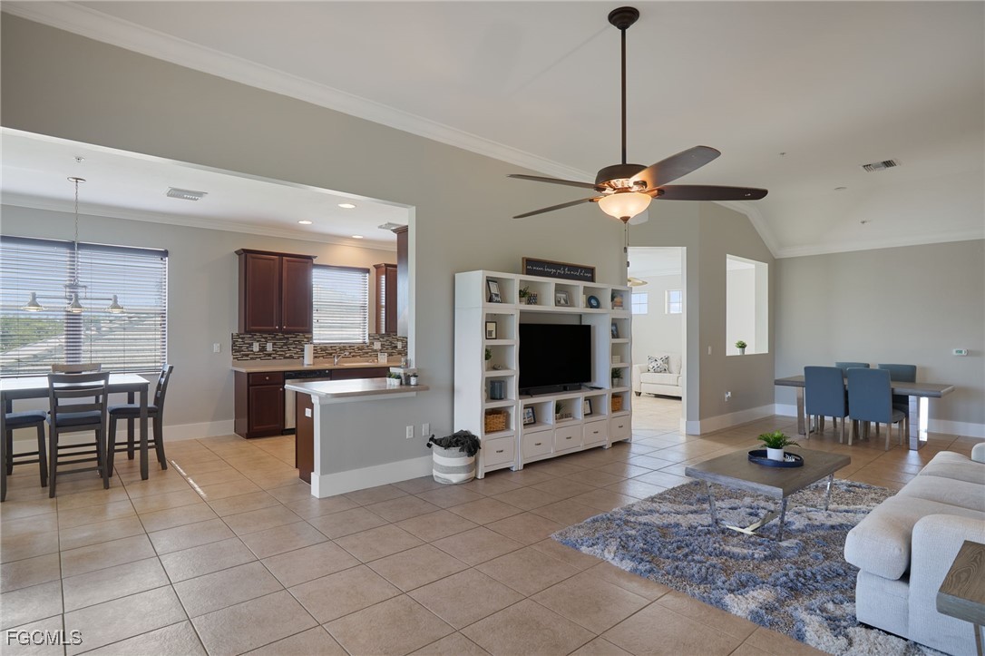 3 Bed Waterfront Home for Sale in Lucaya, FL, $380,000 — photo 8