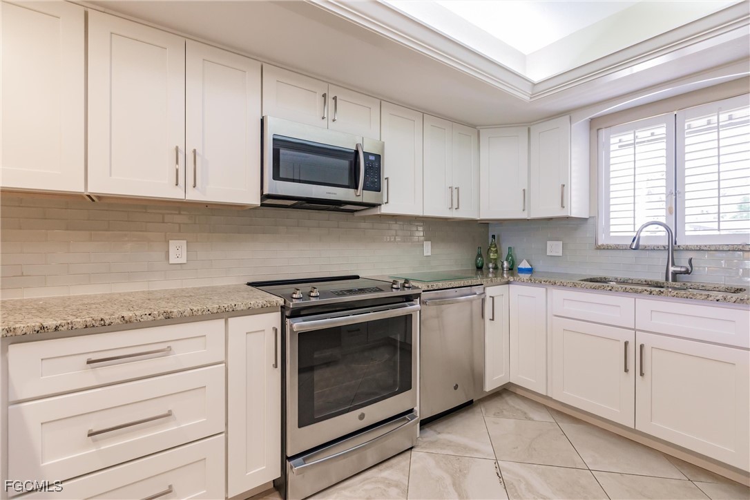 2 Bed Waterfront Home for Sale in Fort Myers, photo 8