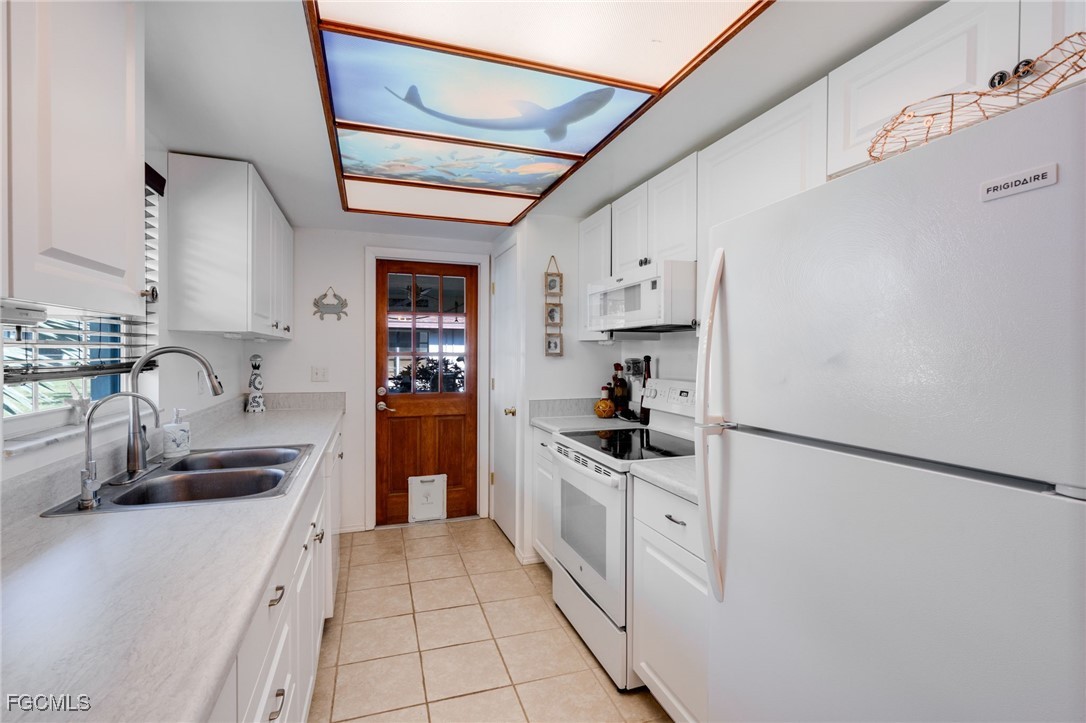 2 Bed Waterfront Home for Sale in Fort Myers, photo 8