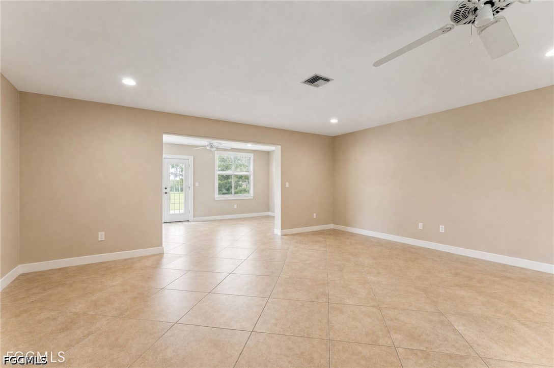 2 Bed Attached for Sale in Fort Myers, photo 8