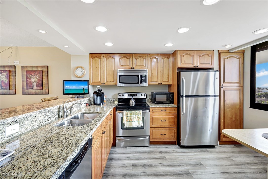 2 Bed Waterfront Home for Sale in The Palms Of Bay Beach, FL — photo 8