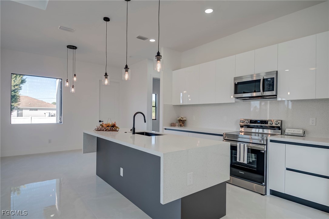 3 Bed SingleFamilyResidence for Sale in Lehigh Acres, photo 8