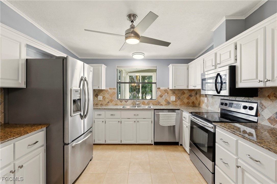 2 Bed ManufacturedHome for Sale in North Fort Myers, FL — photo 8