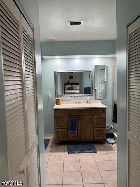 2 Bed SingleFamilyResidence for Sale in North Fort Myers, photo 8
