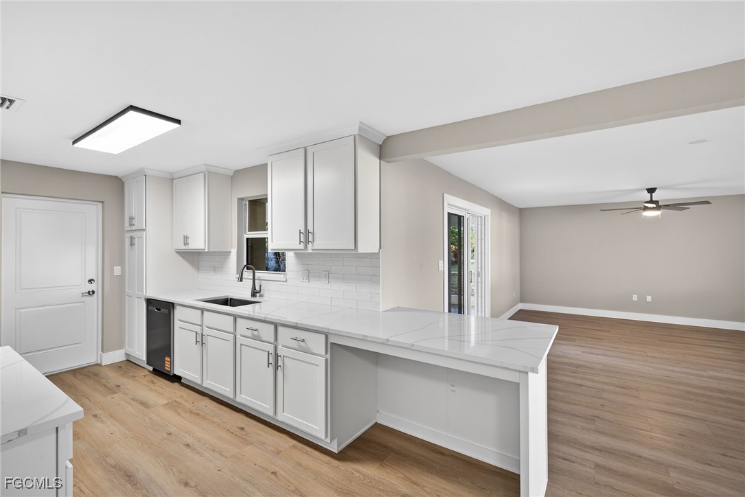 3 Bed SingleFamilyResidence for Sale in Fort Myers, photo 8