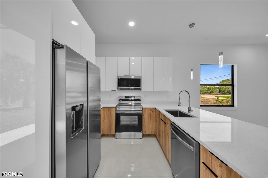 3 Bed SingleFamilyResidence for Sale in Lehigh Acres, photo 8