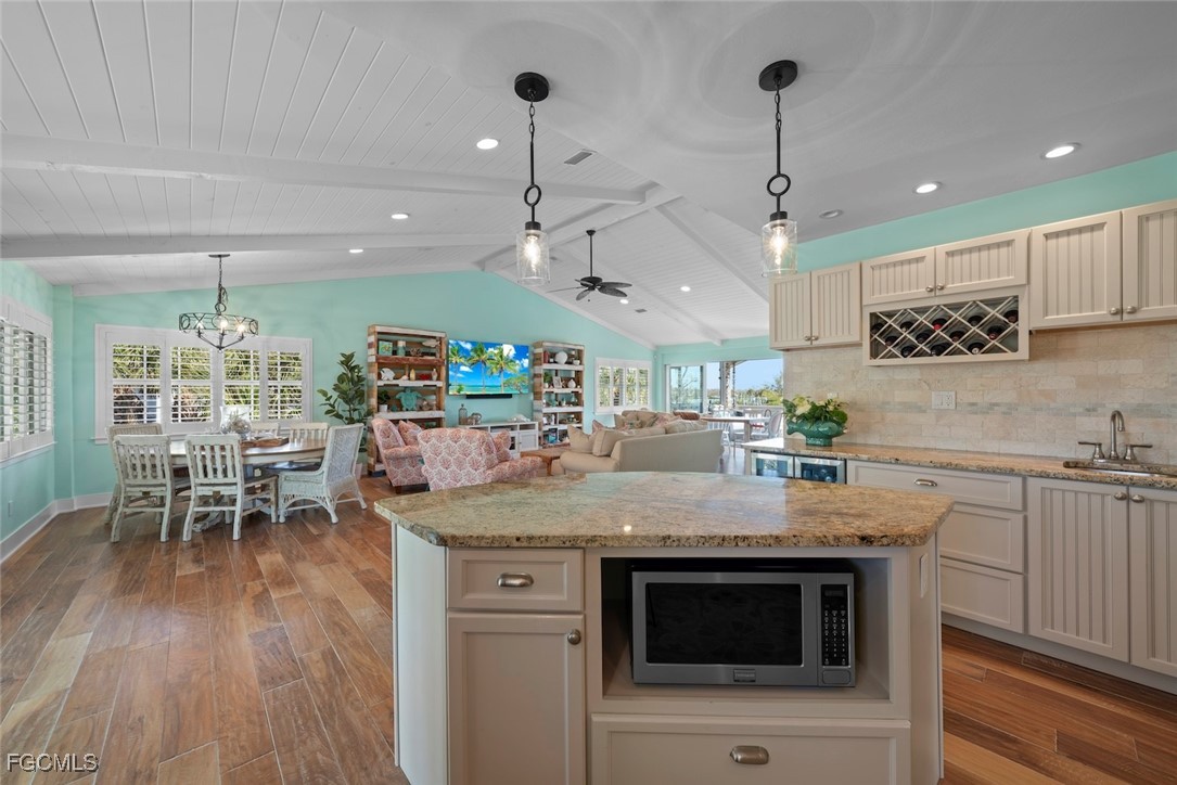 3 Bed Pool Home for Sale in Del Sega, photo 8