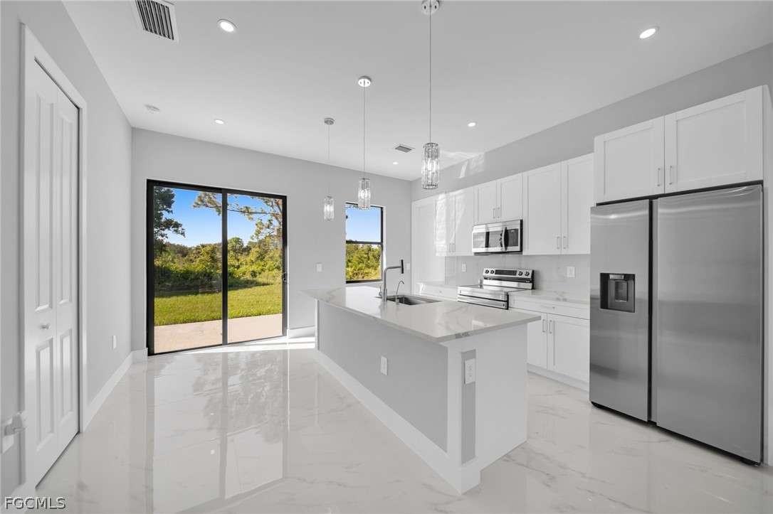 3 Bed SingleFamilyResidence for Sale in Lehigh Acres, photo 8