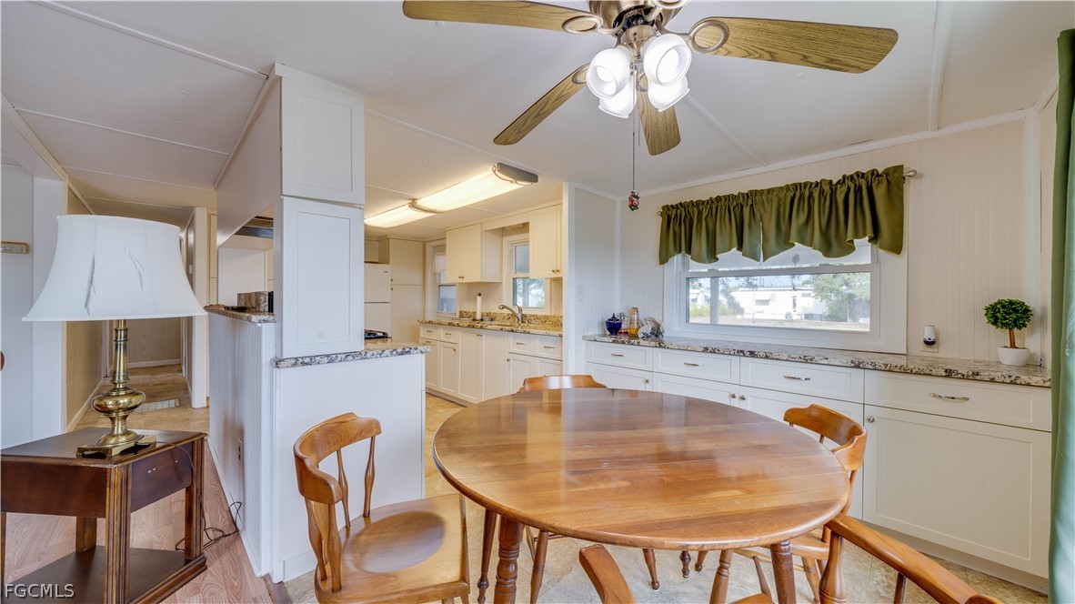 2 Bed ManufacturedHome for Sale in Flamingo Bay, photo 8