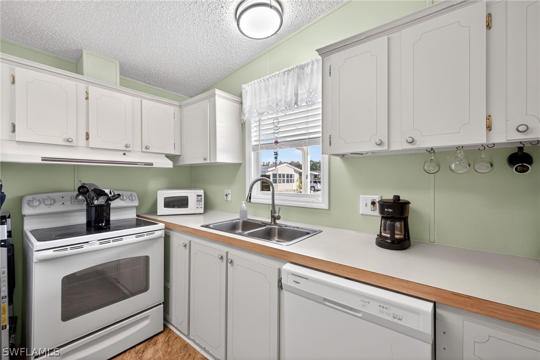 2 Bed ManufacturedHome for Sale in Naples, FL — photo 8