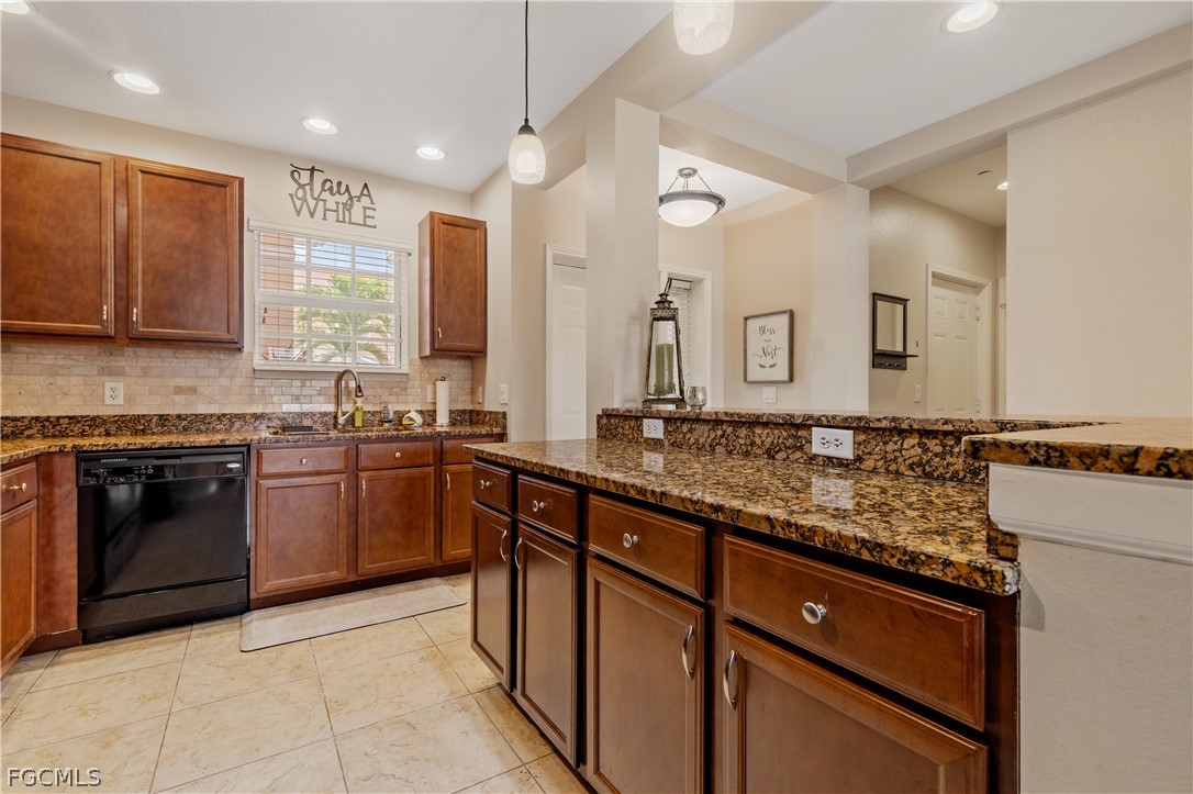 2 Bed Waterfront Home for Sale in Fort Myers, photo 8