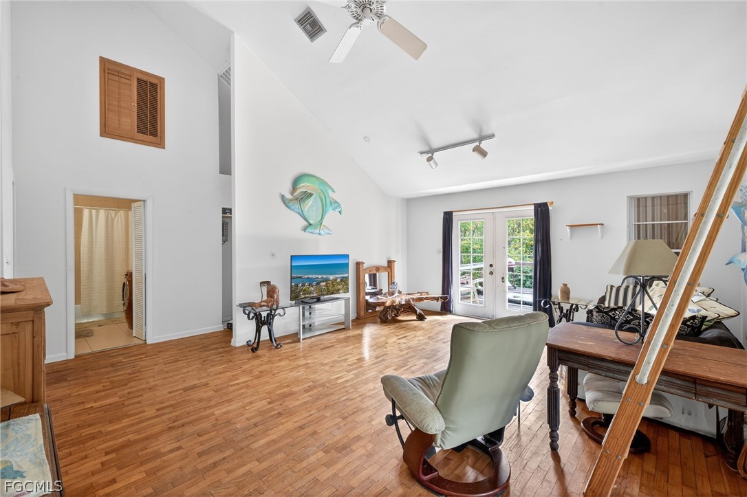 2 Bed SingleFamilyResidence for Sale in Fort Myers, FL — photo 8