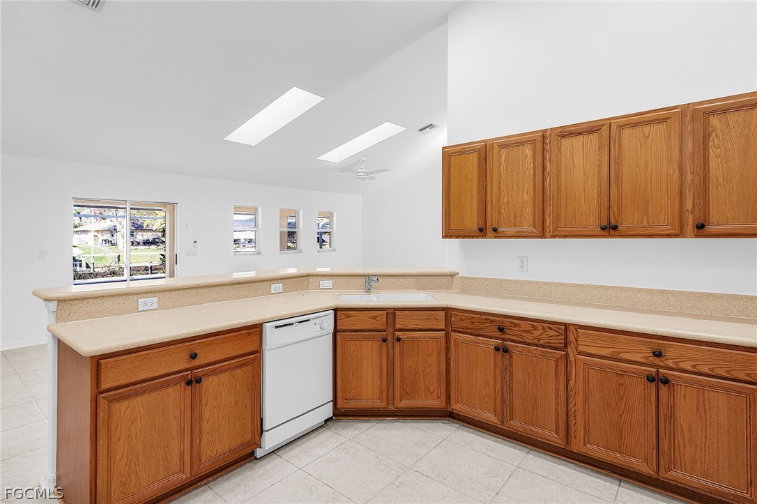 3 Bed Pool Home for Sale in Cape Coral, photo 8
