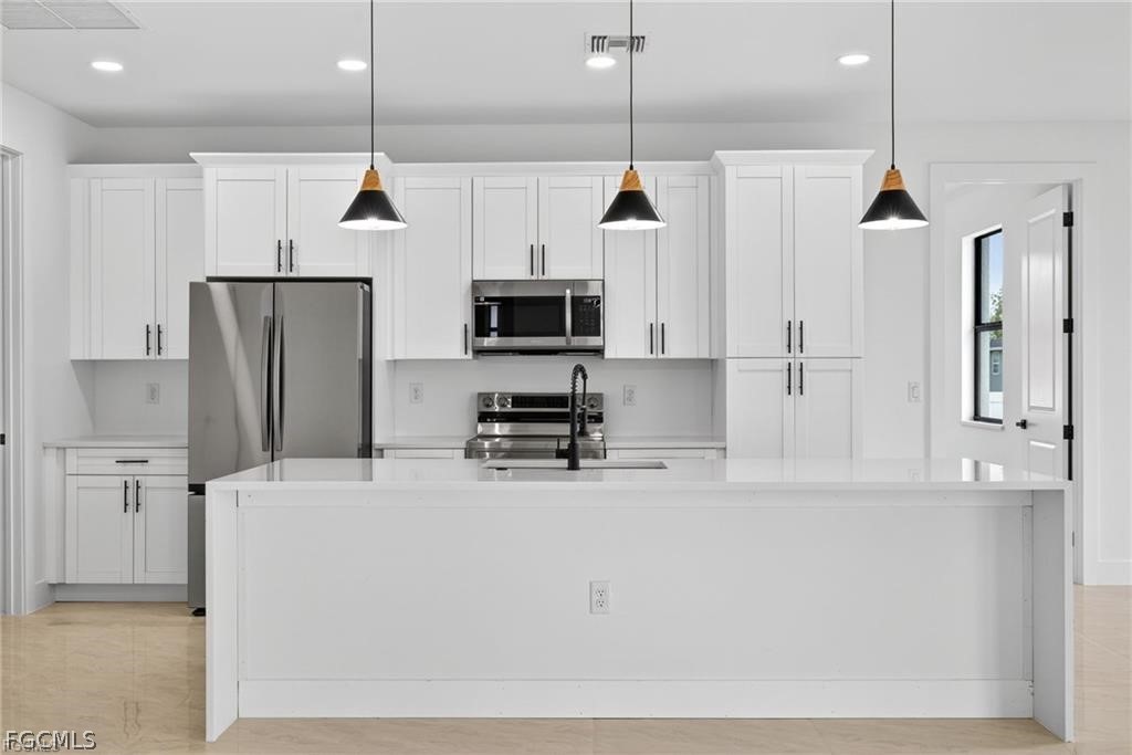 3 Bed SingleFamilyResidence for Sale in Lehigh Acres, photo 8