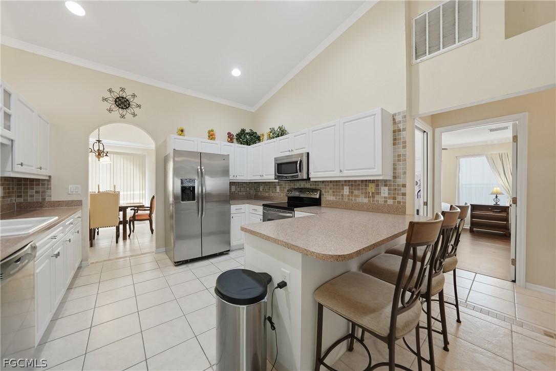 3 Bed SingleFamilyResidence for Sale in Cape Coral, photo 8
