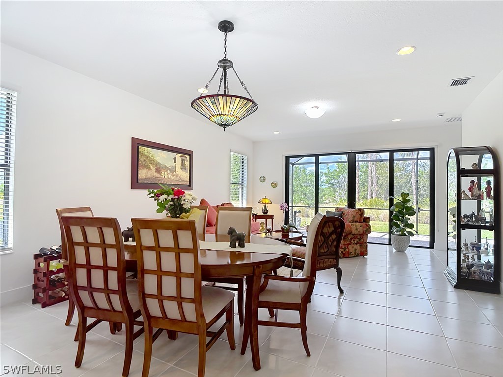 3 Bed SingleFamilyResidence for Sale in Silverwood, FL — photo 8