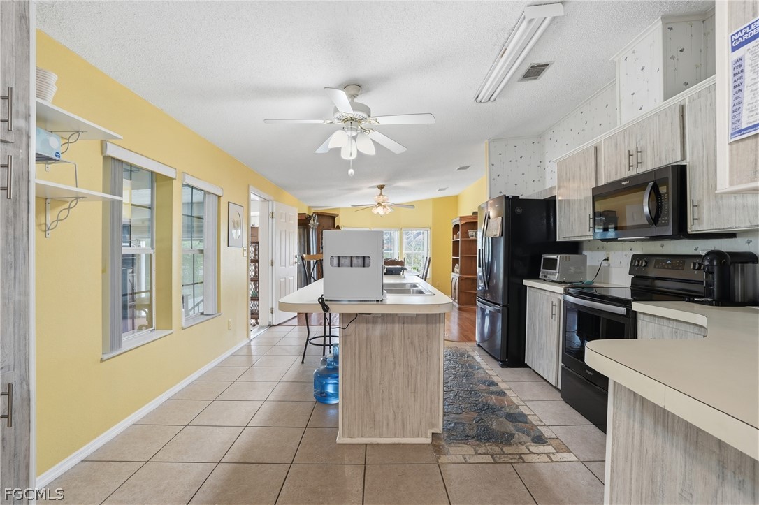 3 Bed ManufacturedHome for Sale in Riverwood, FL, $200,000 — photo 8