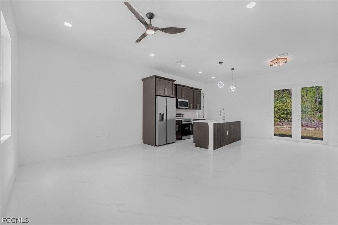 3 Bed SingleFamilyResidence for Sale in Lehigh Acres, photo 8