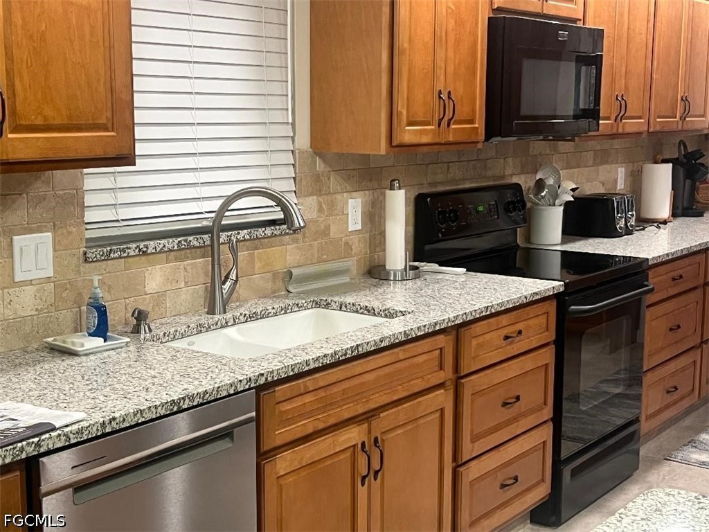 2 Bed Attached for Sale in Fort Myers, photo 8