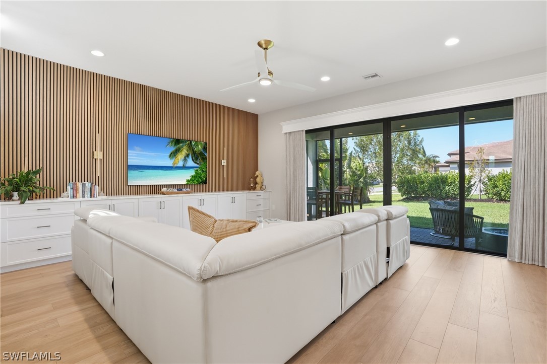 4 Bed SingleFamilyResidence for Sale in Estero, photo 8