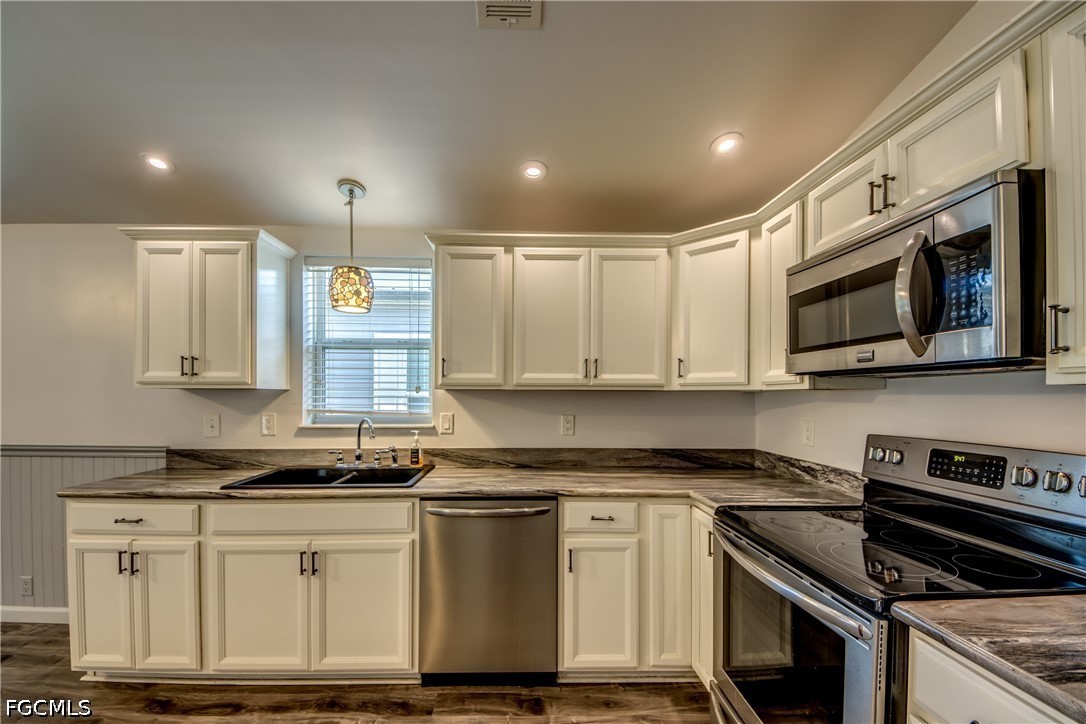 2 Bed ManufacturedHome for Sale in Pine Island Cove, photo 8