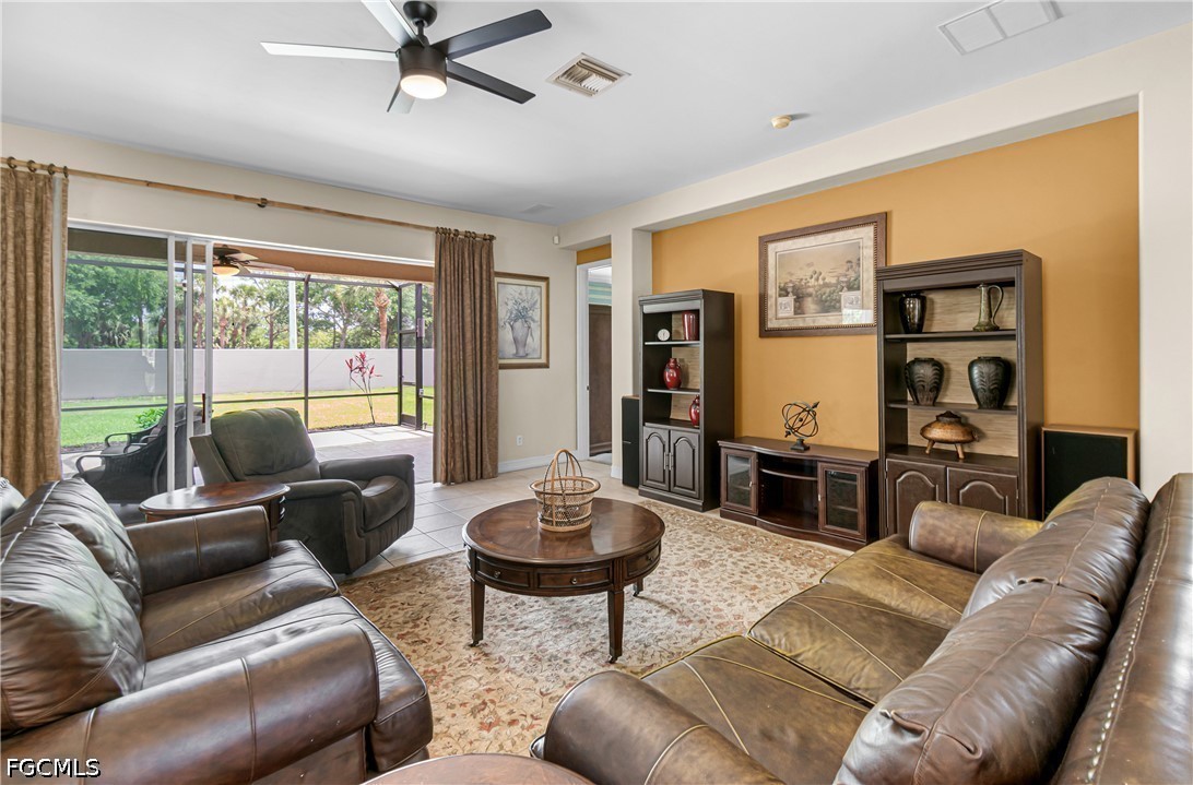 3 Bed SingleFamilyResidence for Sale in Hidden Links, photo 8