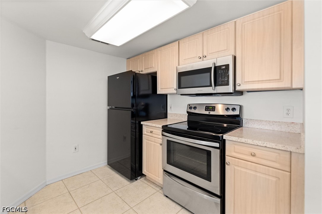 2 Bed Condominium for Sale in Four Mile Cove, FL, $134,000 — photo 8