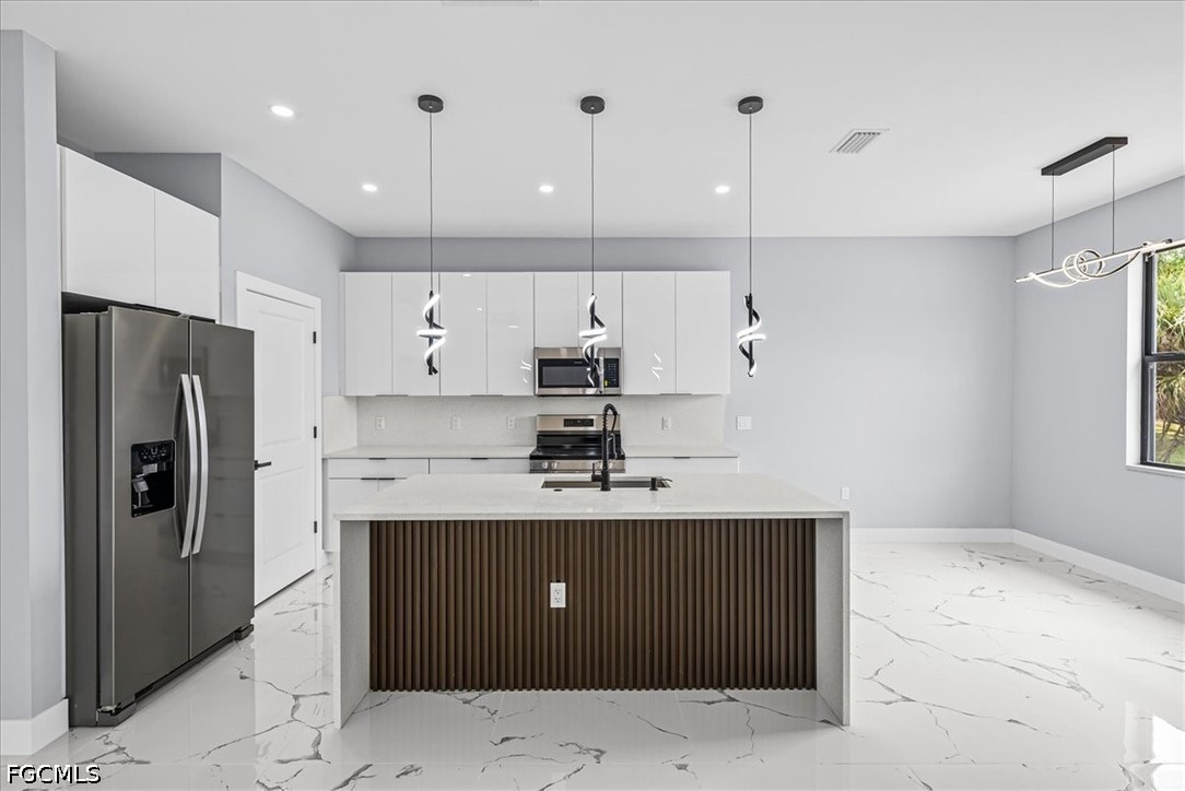 4 Bed SingleFamilyResidence for Sale in Lehigh Acres, photo 8