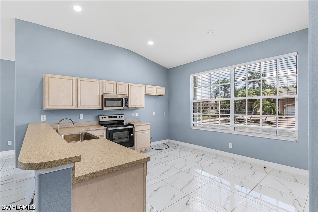 3 Bed Pool Home for Sale in Fort Myers, FL, $499,900 — photo 8