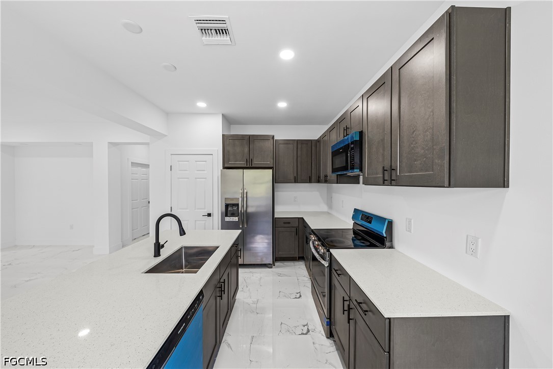 3 Bed SingleFamilyResidence for Sale in Lehigh Acres, photo 8