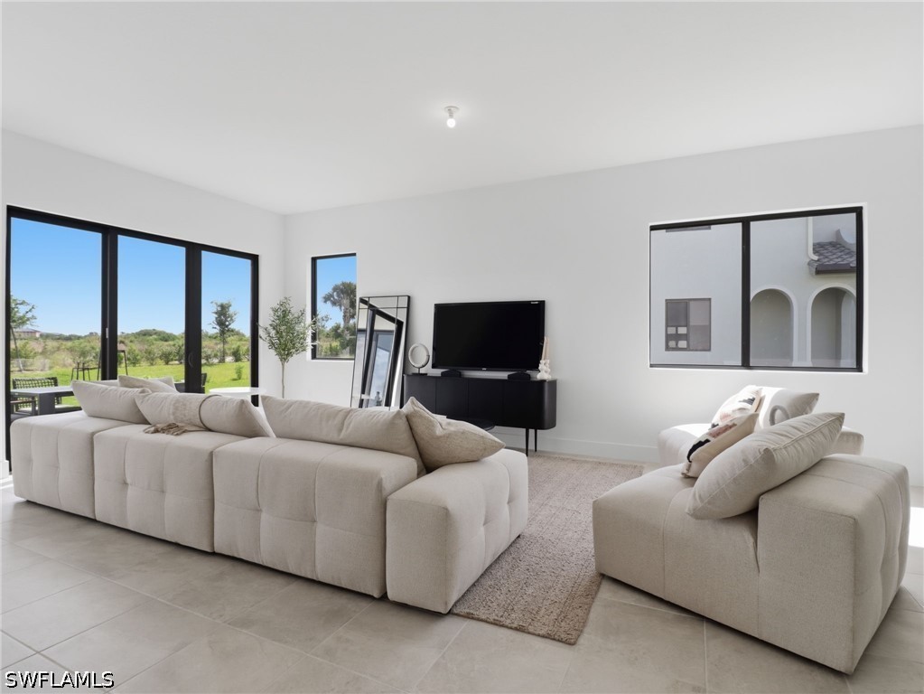 3 Bed SingleFamilyResidence for Sale in Silverwood, FL — photo 8