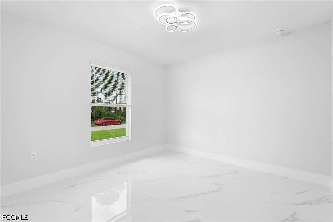 3 Bed SingleFamilyResidence for Sale in Lehigh Acres, photo 8