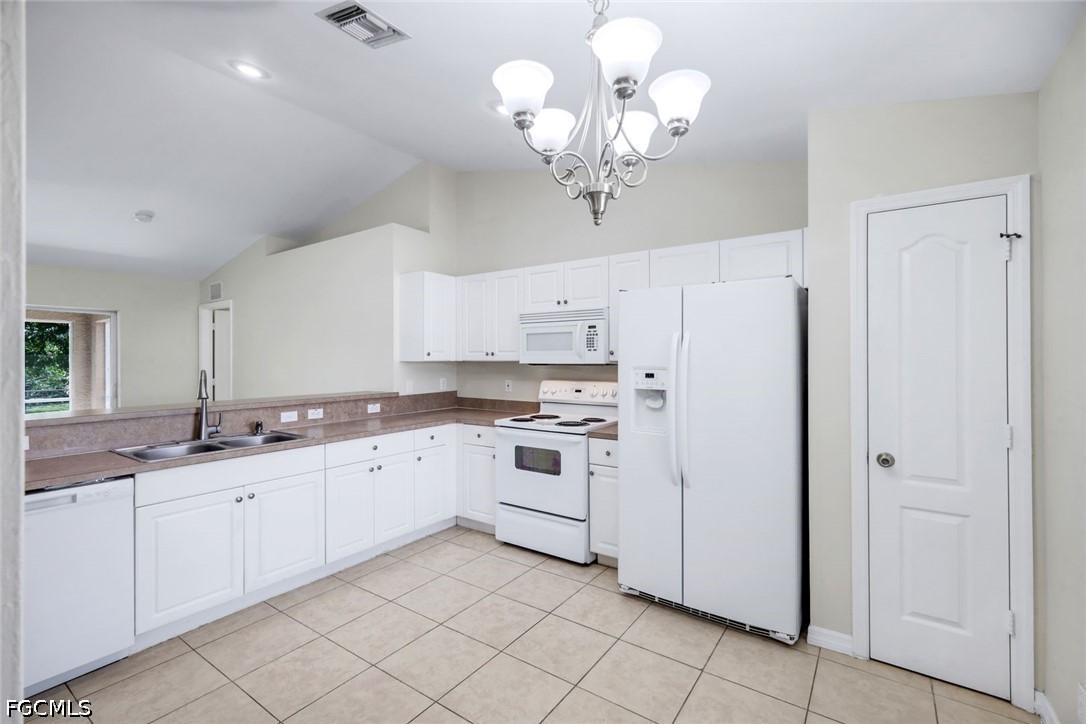 3 Bed SingleFamilyResidence for Sale in Cape Coral, photo 8