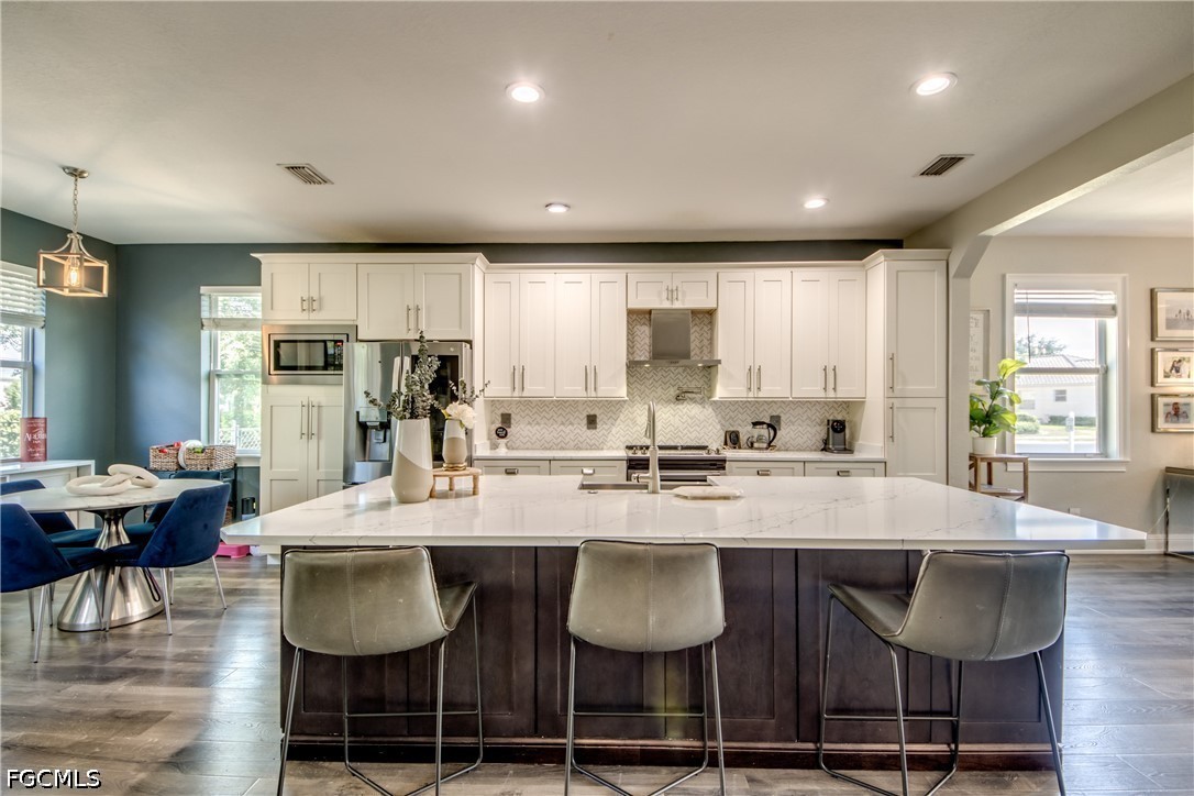 5 Bed SingleFamilyResidence for Sale in Fort Myers, FL — photo 8