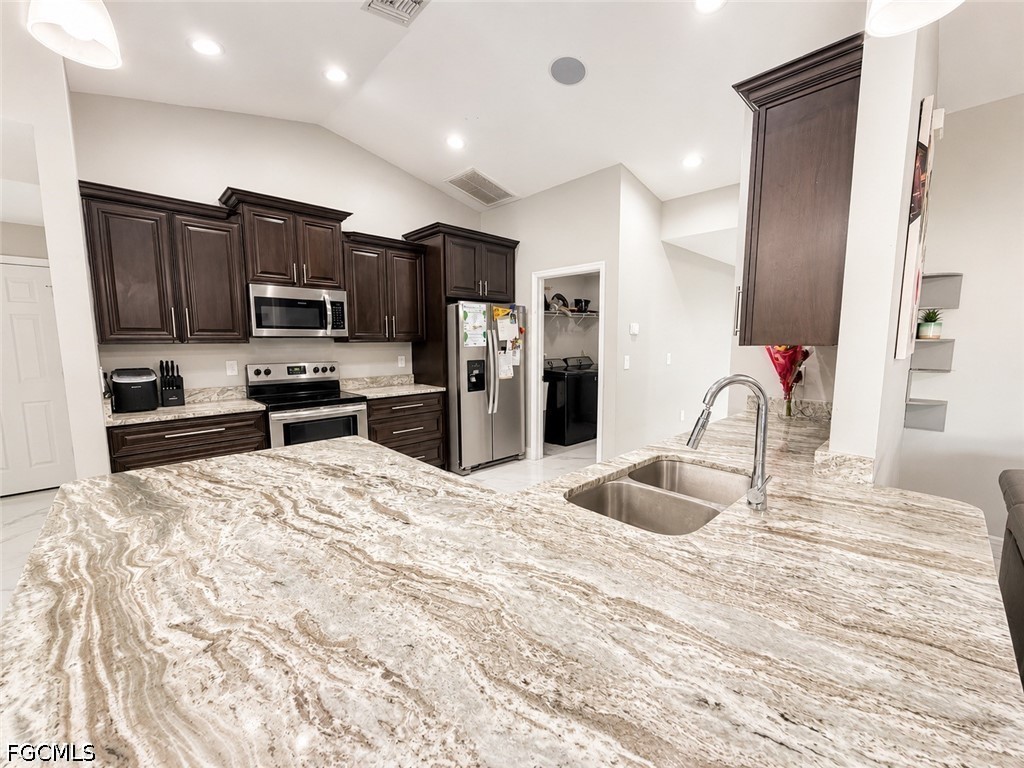 4 Bed SingleFamilyResidence for Sale in Lehigh Acres, photo 8
